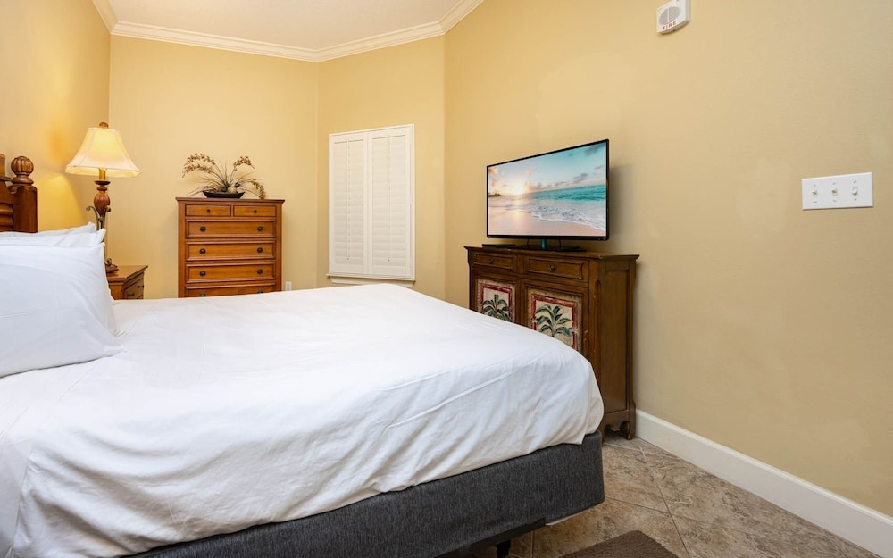 Phoenix West 903 3 Bedroom Condo