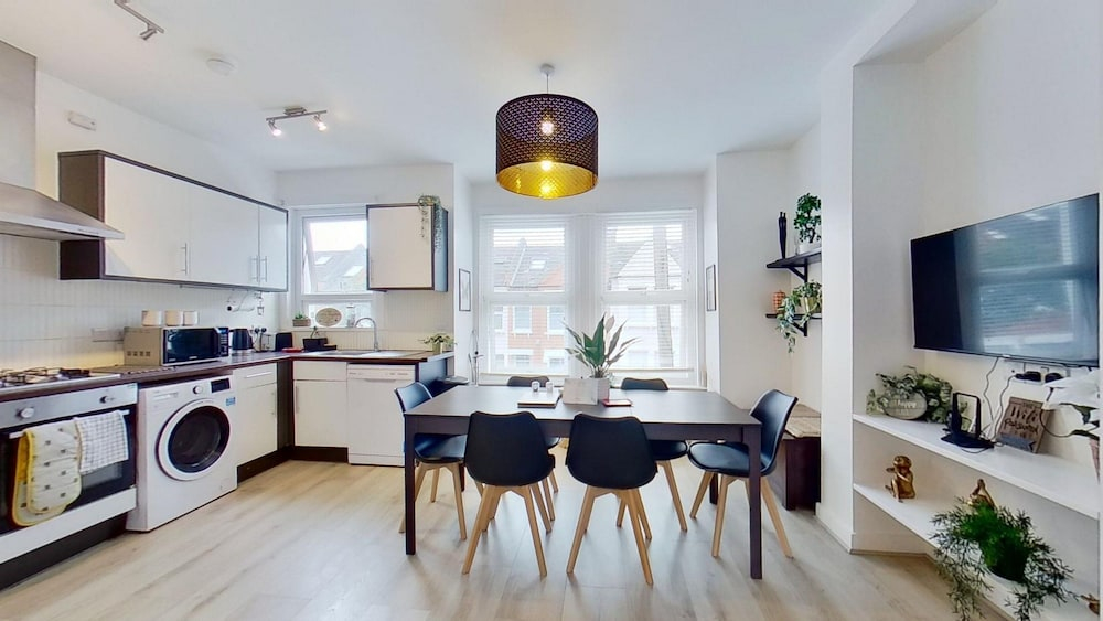 Chic 2 Bedroom Aparment with Netflix