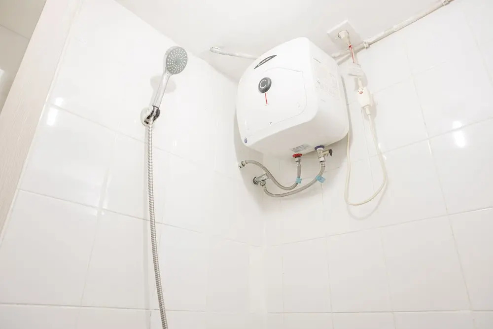 Comfort Living And Minimalist 1Br At Bassura City Apartment