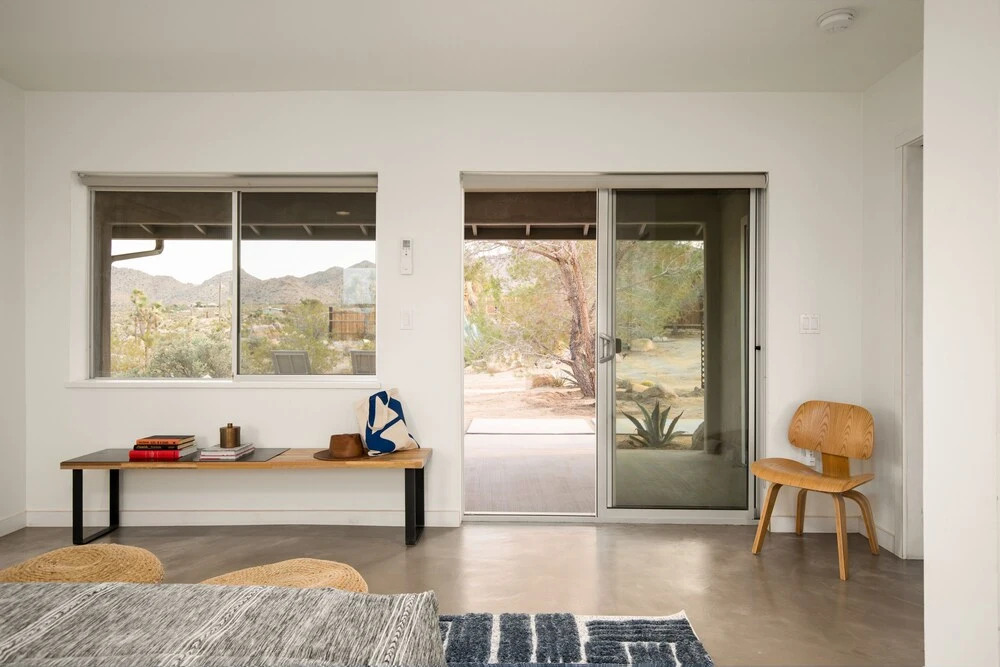 Smoketree by Avantstay An Oasis w/ Two Kitchens, Pool, Hot Tub & Air Streamer!