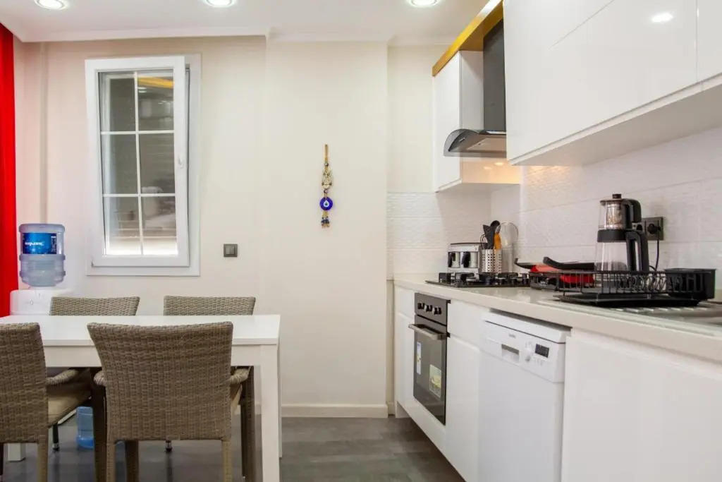 Vibrant and Central Flat Near Sea in Cesme