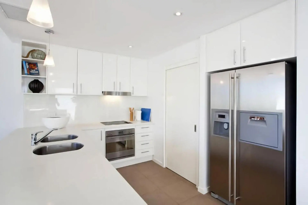 Lovely 3 bed apartment all on one level lift pool air con good ocean views
