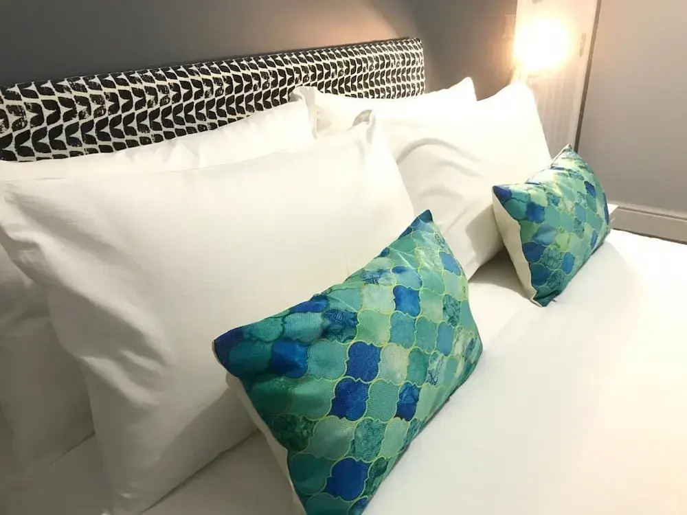 Springfield House Serviced Accommodation by Saffatel