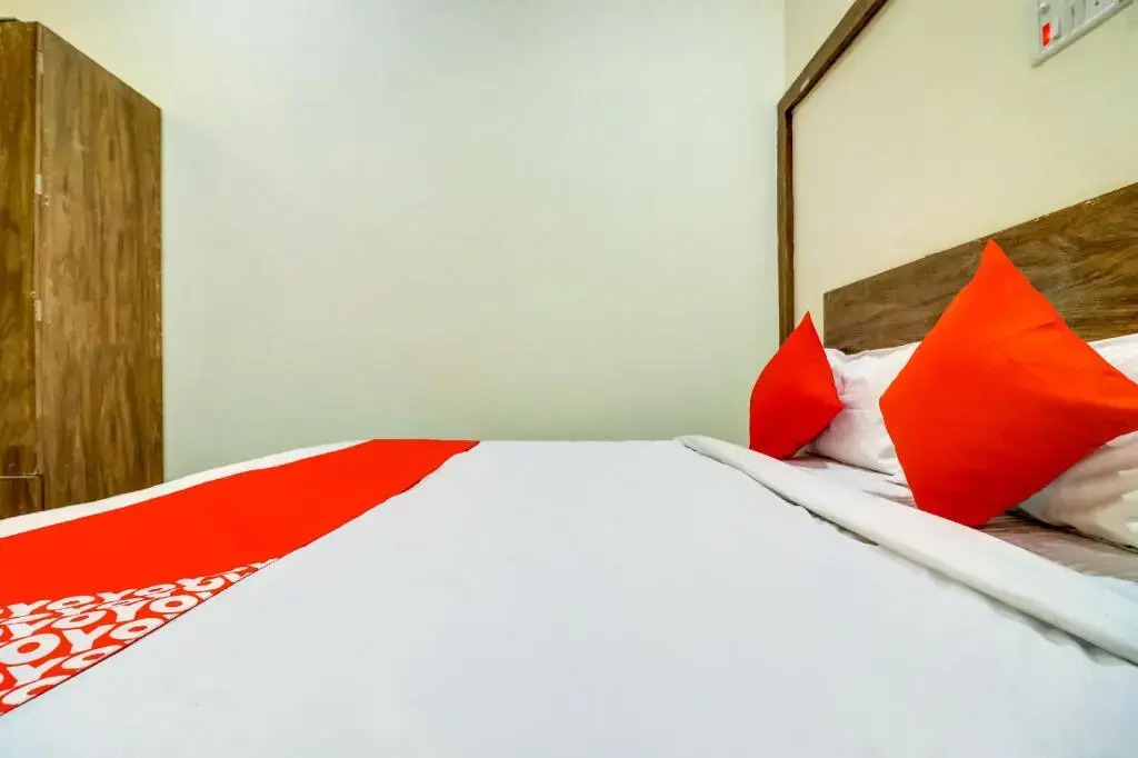 Ashoka Hotel And Guest House by OYO Rooms