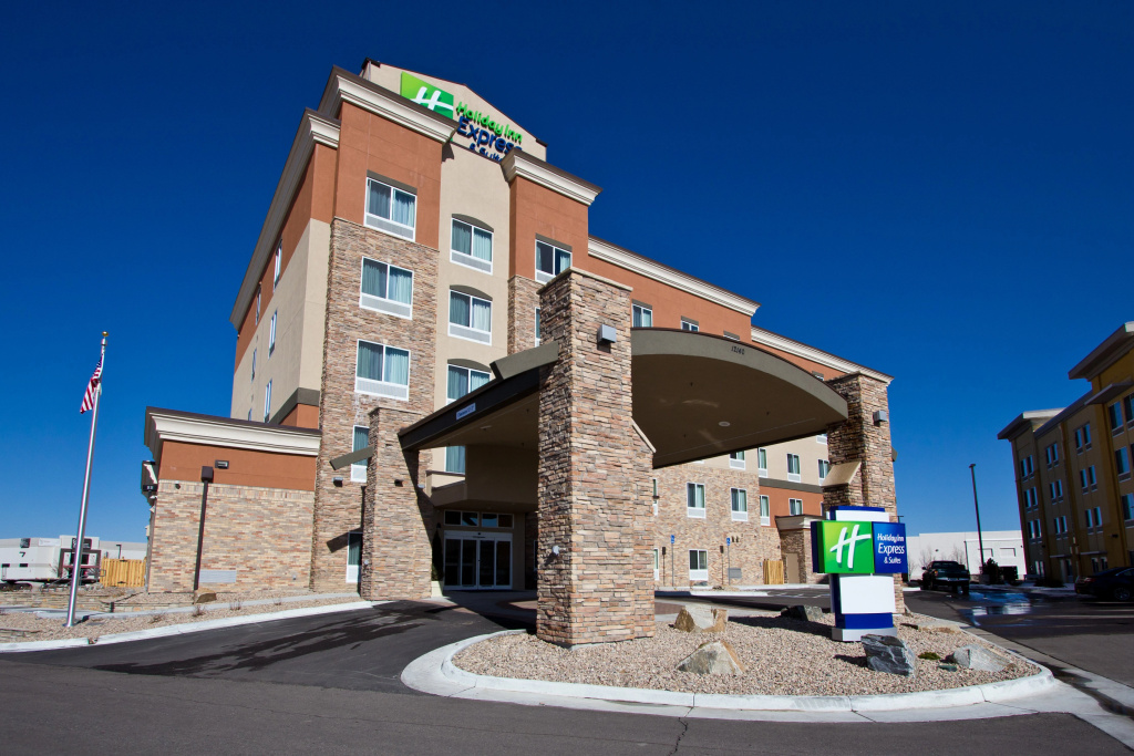 Holiday Inn Express and Suites Denver East Peoria Street by IHG