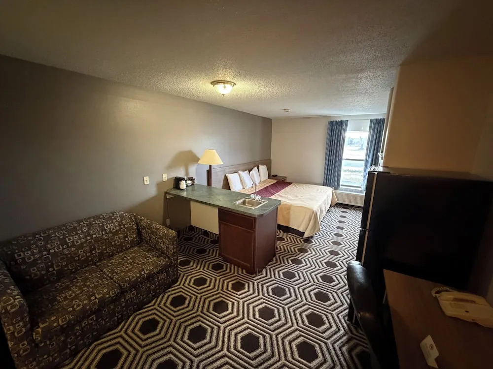 Relax Inn & Suites