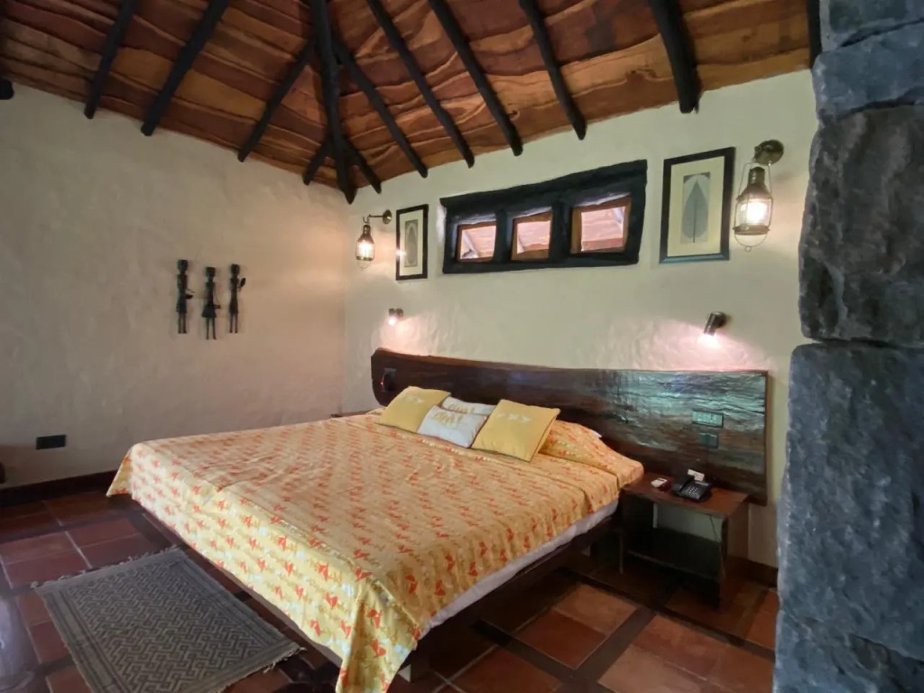 Pugdundee Safaris - Kanha Earth Lodge