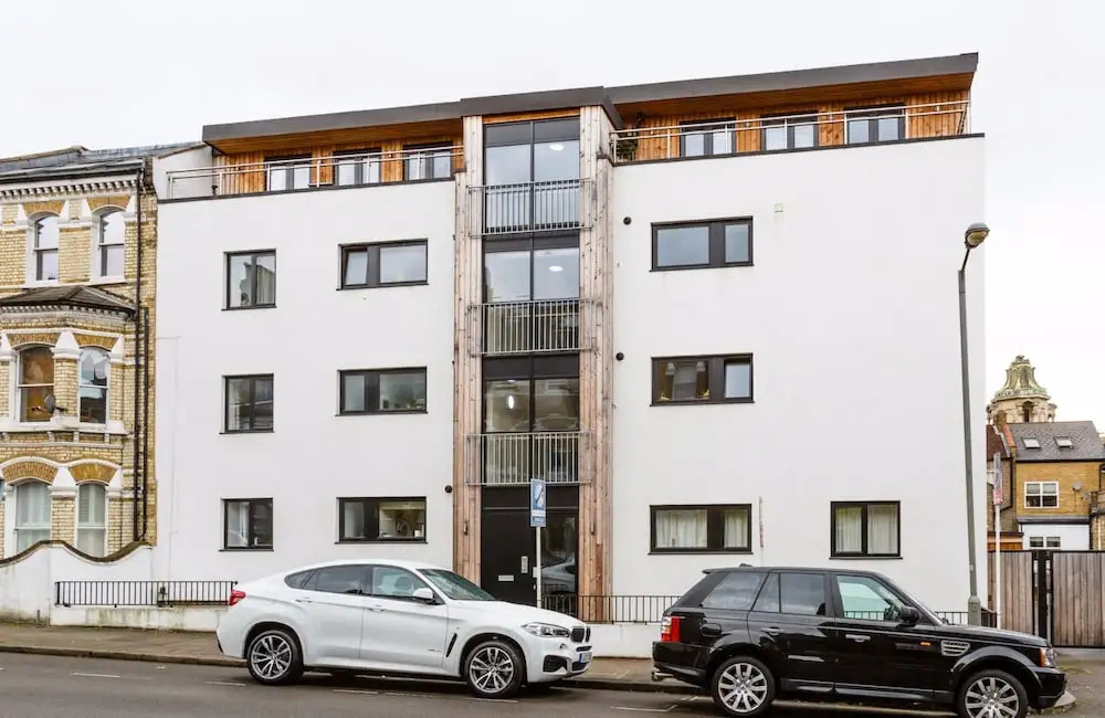 Central Flat in Londons Battersea Sleeps 6