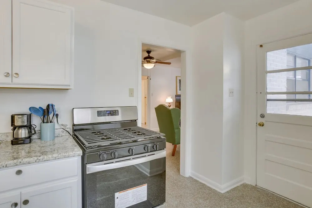 5 Mi to City Park: Charming Home Near Nola!