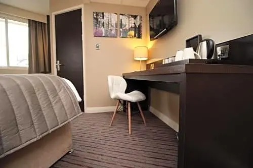Silurian Hotel Double Bedroom by StayBC