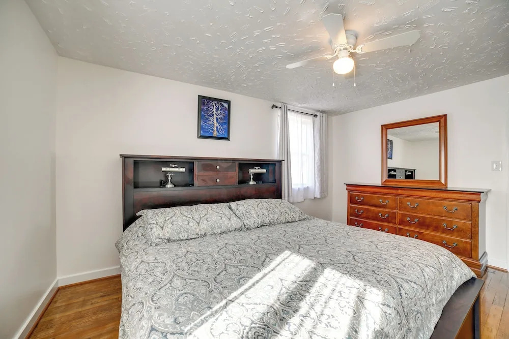 6 Mi to Dtwn: Pittsburgh Townhome w/ Porch