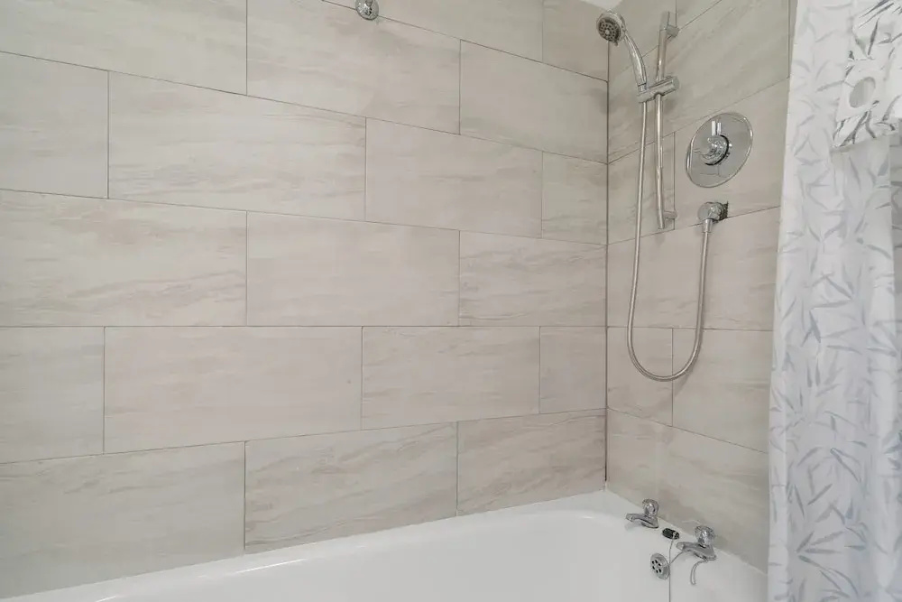 Staines House-3bed-sleeps7- Freep-close to Airport