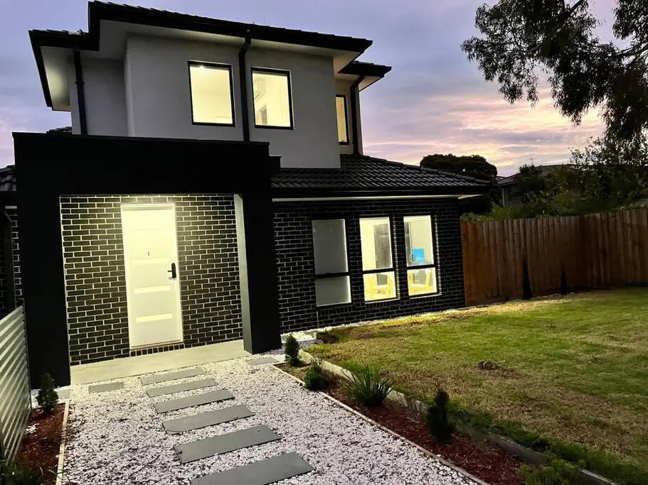 Brand New Modern 2 BR Guesthouse at Airport!