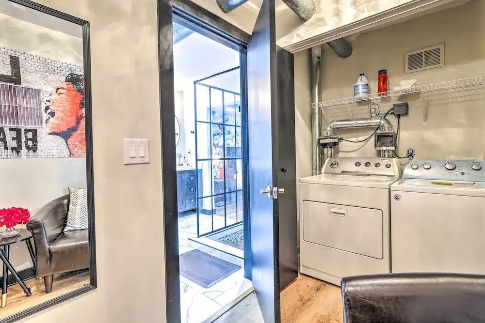 Central Atlantic Station Loft Near Mercedes-benz!
