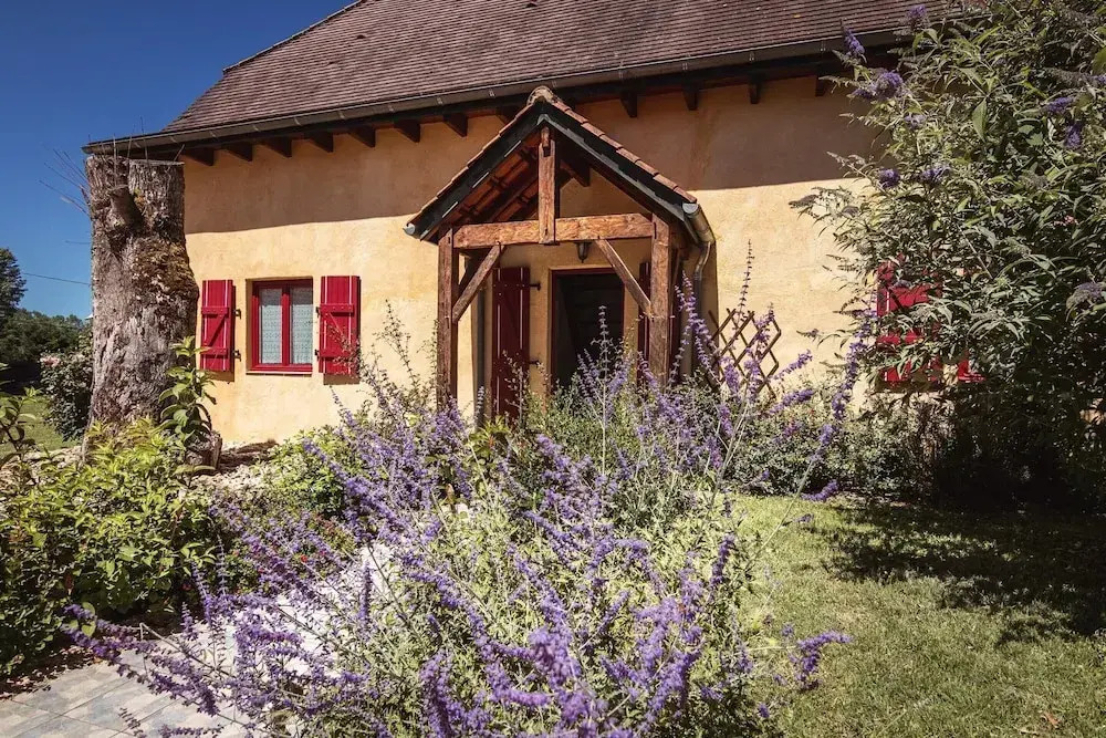Appealing apartment in Vezac with swimming pool