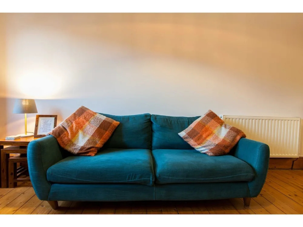 Spacious Leith Flat For 4 W/ Skyline View