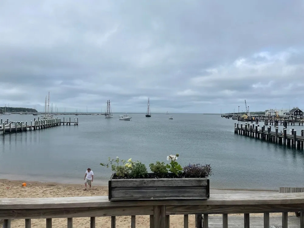 Vineyard Harbor Motel - Private Beach