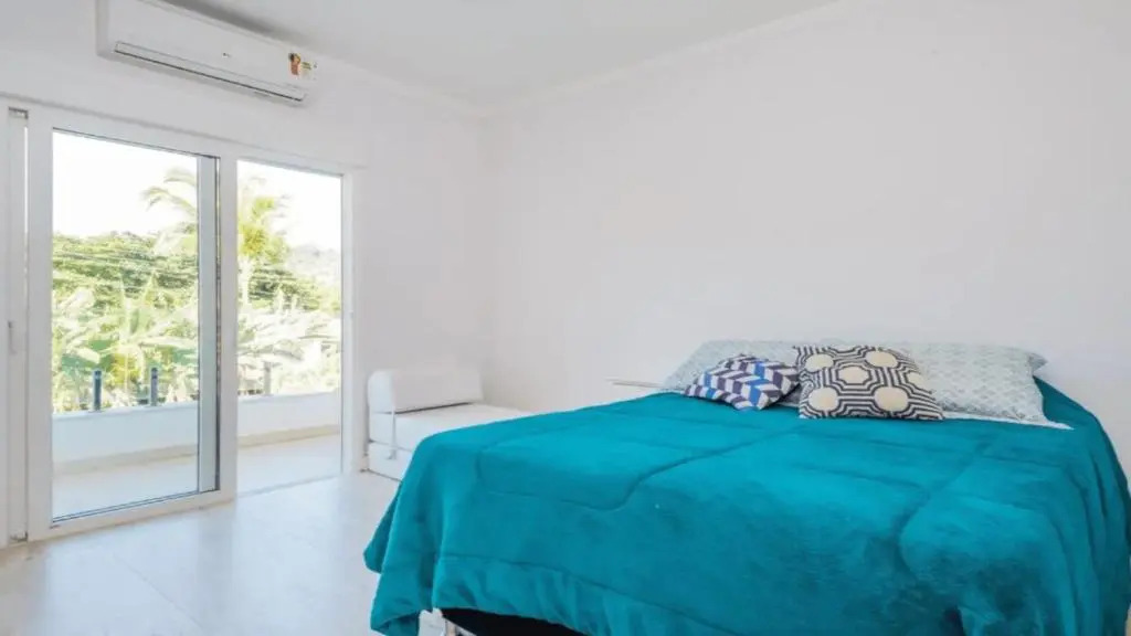 Casa de alto padrão, com 5 suítes, a 50m praia de Barequeçaba