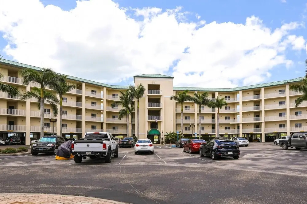 Private Balcony & Pool Access: Bayfront Retreat