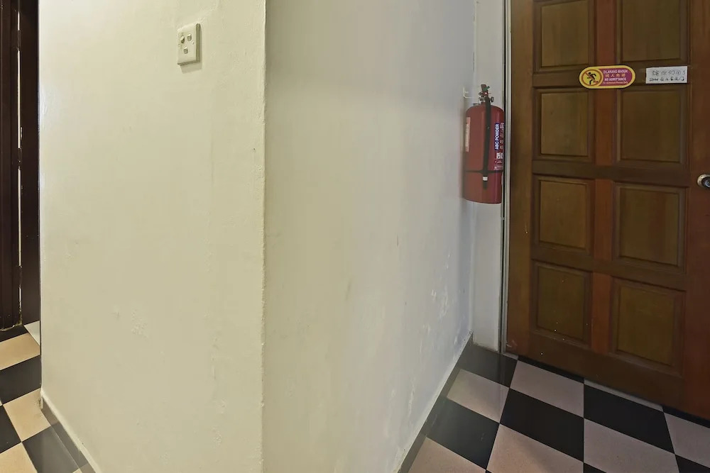 OYO 90806 Rumah Tumpangan Laut Selatan