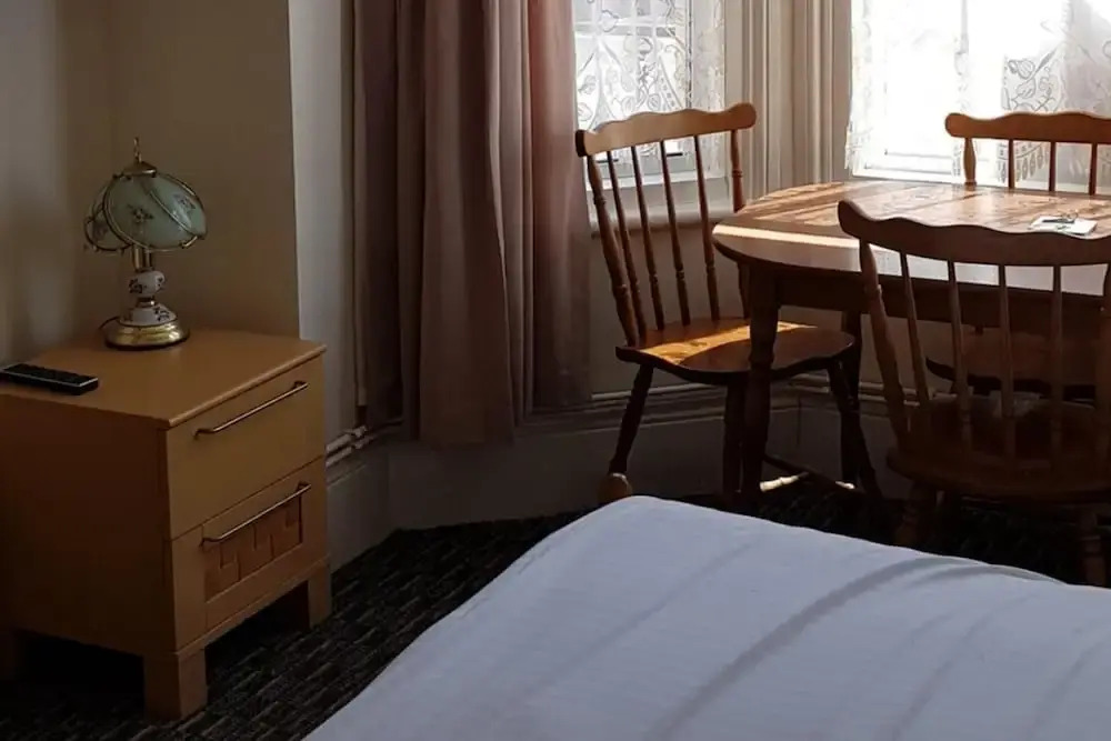 Flat Sleeps 6 with On-Street Parking