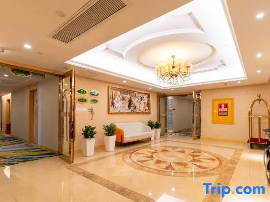 Vienna Hotel (Shenzhen Nanshan Zhuguang Metro Station Branch)