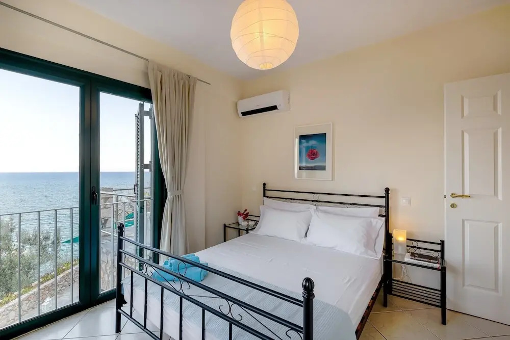 Villa in Pera Melana near Kissakas Beach