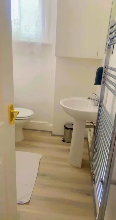 Entire Two Double Bedrooms Flat N4