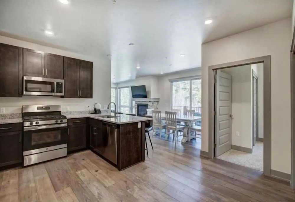 Clearwater Lofts Luxury 1 Bed Condo Near Lakeside Village