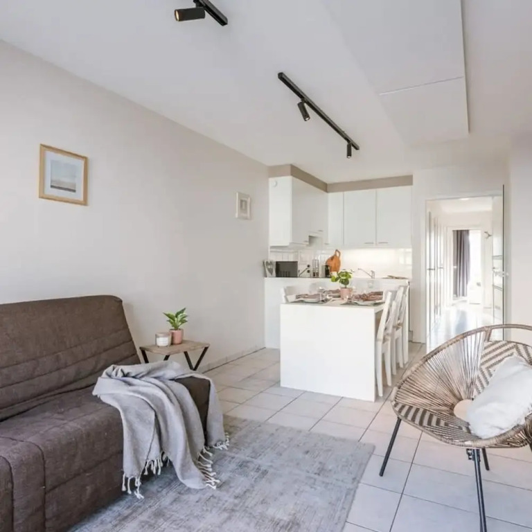Bright Apartment With 2 Terraces Close to Beach