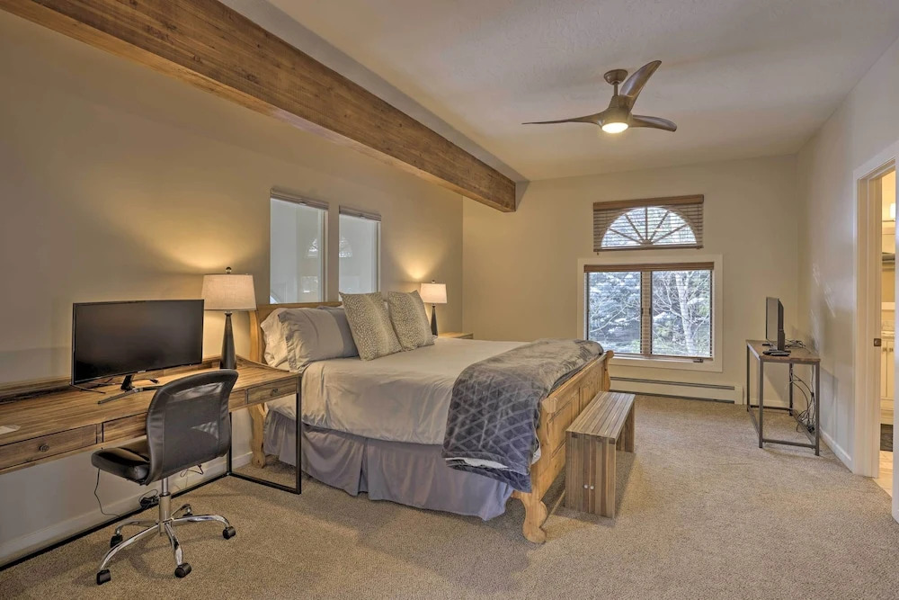 Townhome ~ 4 Mi to Beaver Creek & 8 Mi to Vail!