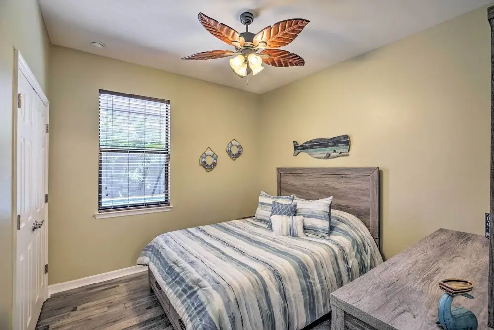 Pool & Lanai: Centrally Located Cape Coral Home