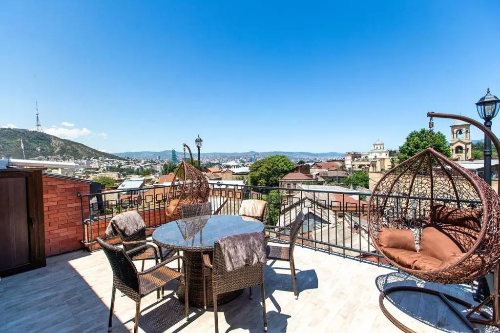 3BR apt w huge terrace & magnificent views
