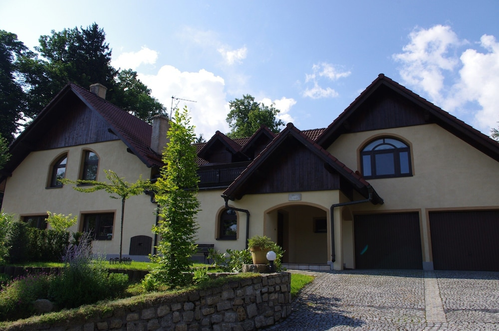 Large Luxury House with Sauna & Hot Tub in Giant Mountains near ski Area