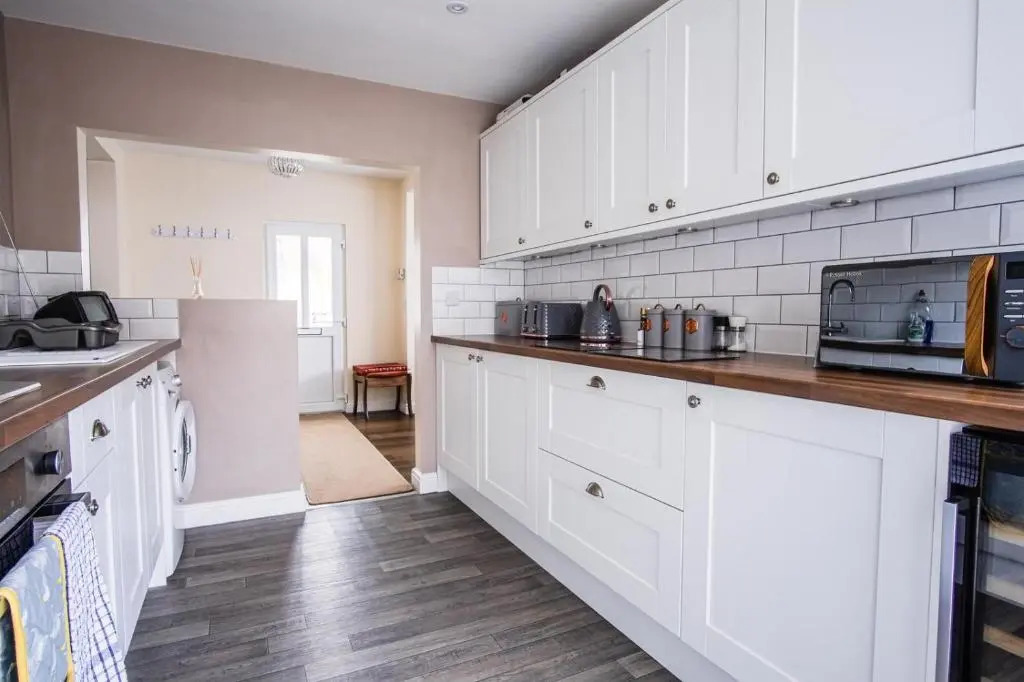 Tallets Apartment with Balcony & Parking