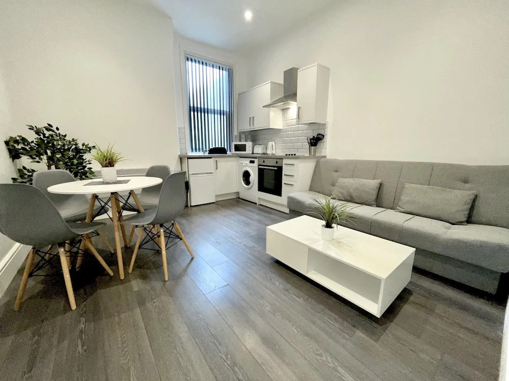 Albert Luxury Hottub and Jacuzzi Apartments