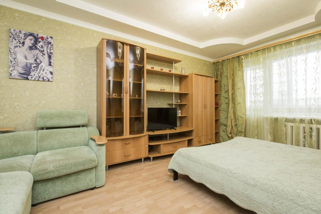 HomeHotel (ХоумОтель) на проспекте Молодежный 38к2