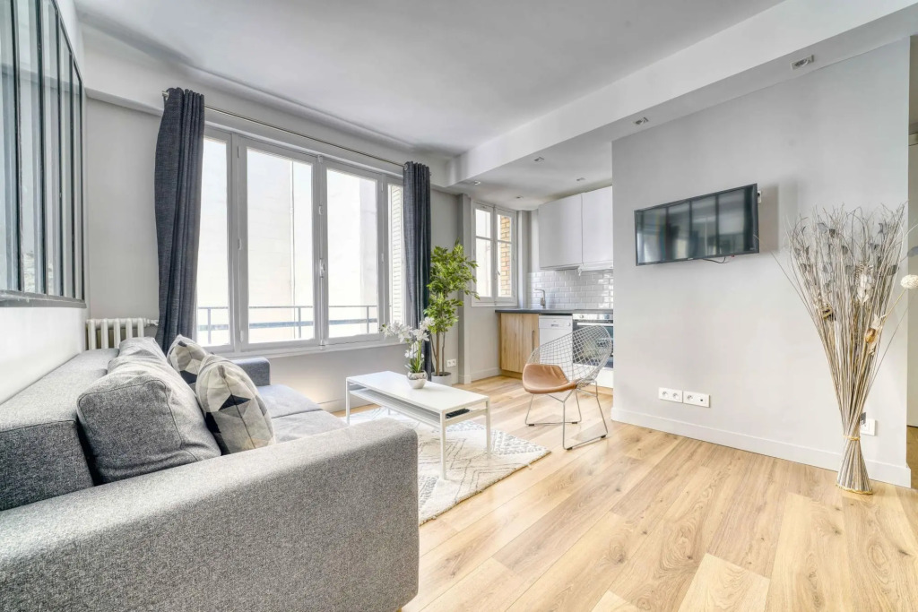 Magnifique appartement - Avenue Matignon  - B 1628