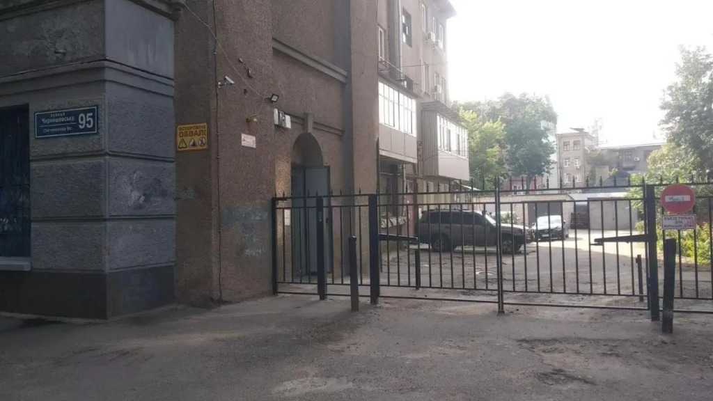 LUX studio near metro Pushkinska, Universytet - Chernyshevska str. 95-4