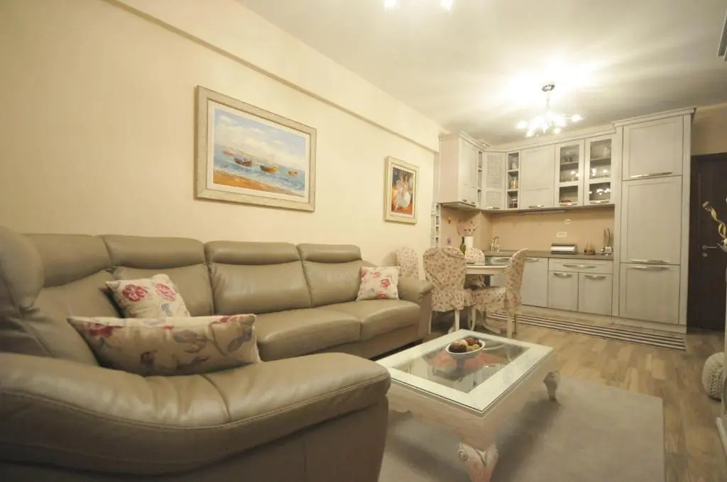 Lux Apartments MMS
