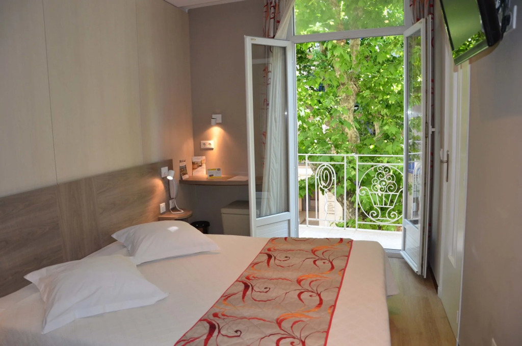 Brit Hotel Confort Le Revest Sainte-Maxime