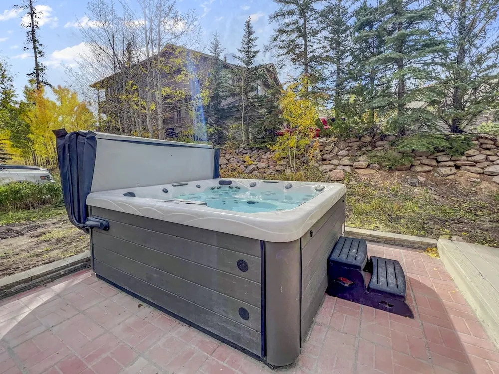 173 Buffalo Drive 3 Bedroom Townhouse by RedAwning