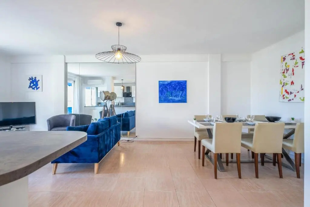SERRENDY 2-bedroom apartment with terrace and parking only 100 meters