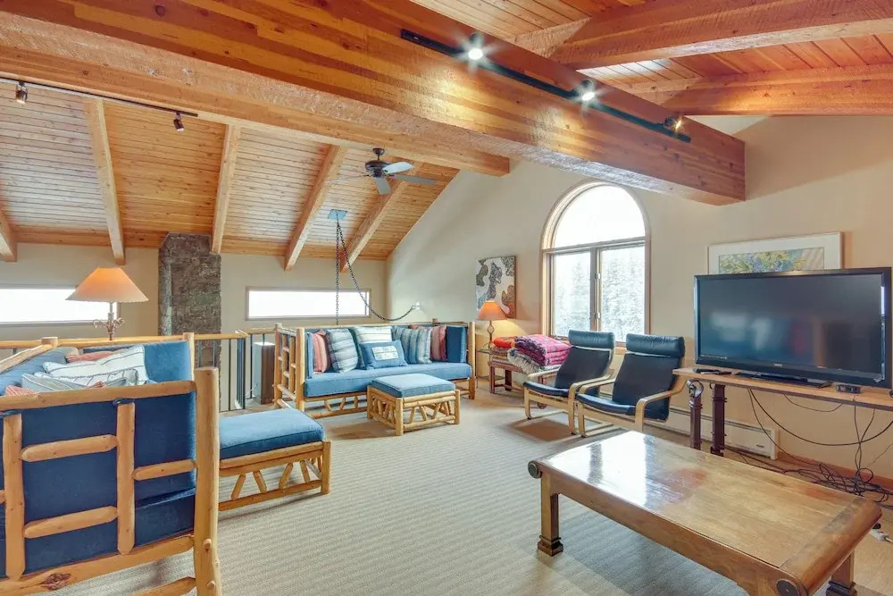 Big Sky Condo w/ Mountain Views < 1 Mi to Resort!