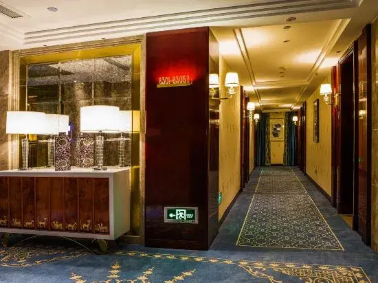 Carlos Hotel (Qingtian high speed railway station store)