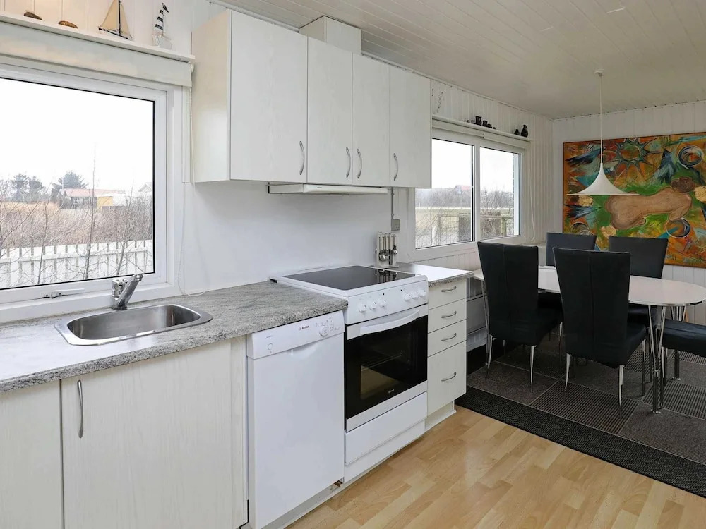 Cozy Holiday Home in SÃ¸ndervig near Beach