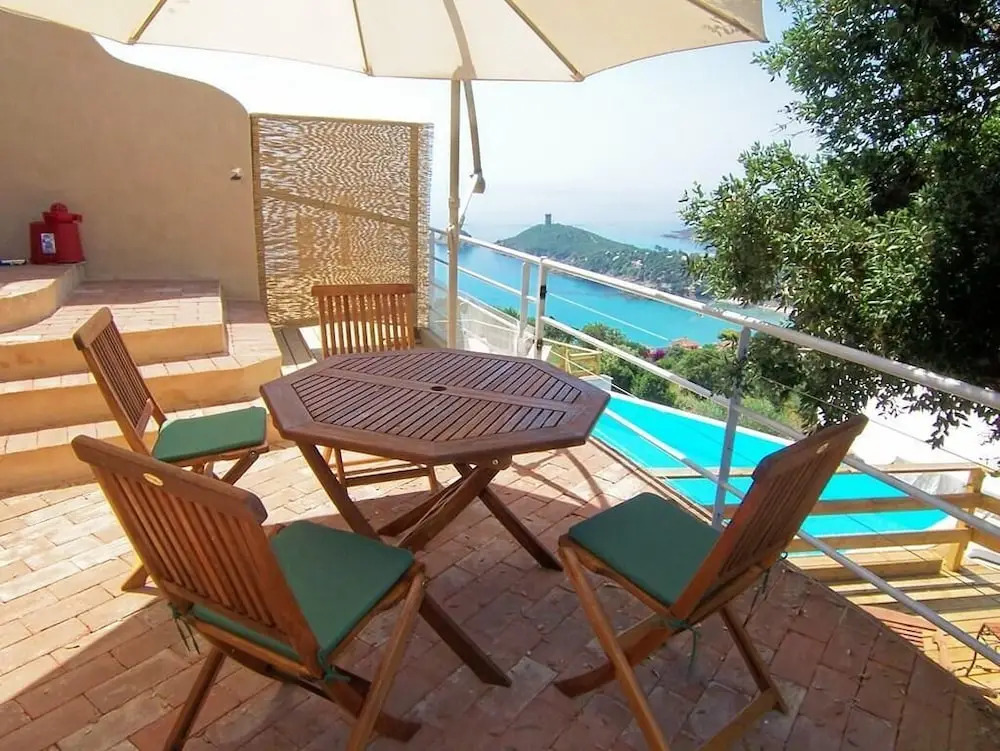 Carole F2-pool-sea View-3