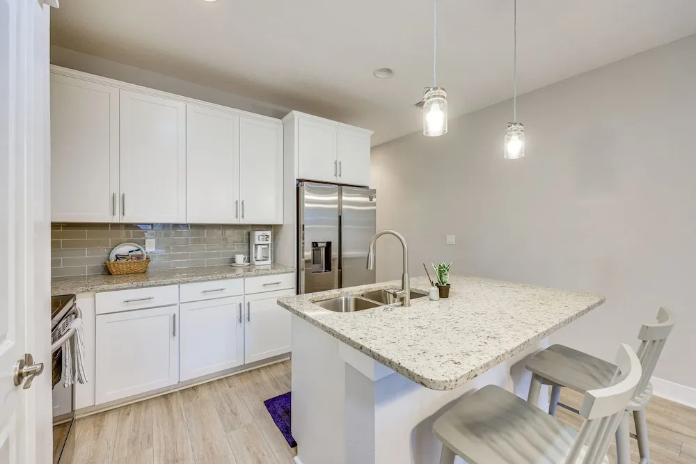 Pet-friendly Townhome, 1 Mi to Southbank Riverwalk