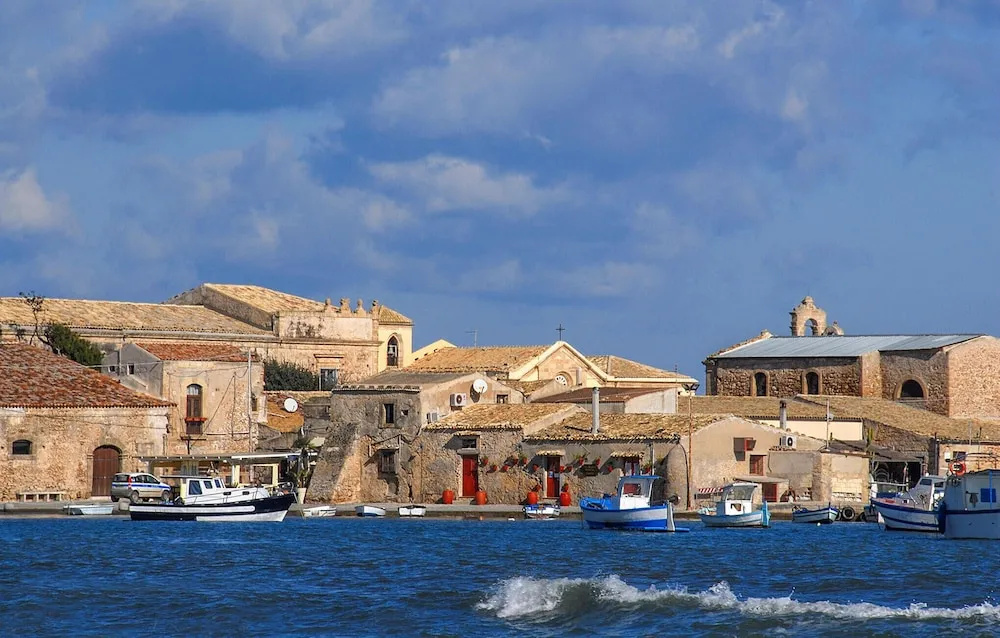 Amazing Home in Portopalo di Capo Pass With 1 Bedrooms