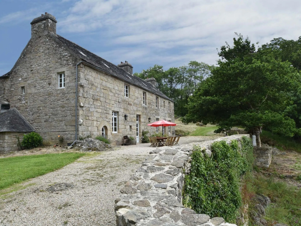 Lake Mansion in Plourin-lès-Morlaix